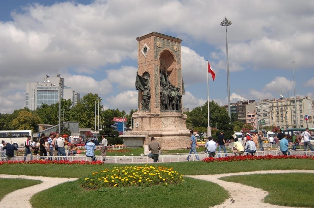 partizanlik-partililik-ve-ileri-demokrasi-formulu